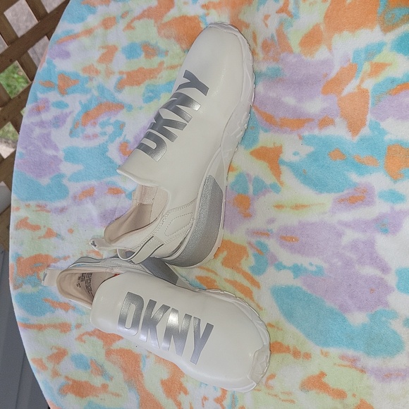 DKNY Women's Size 8.5 Kari-slip on white & silver sneakers - Picture 2 of 12
